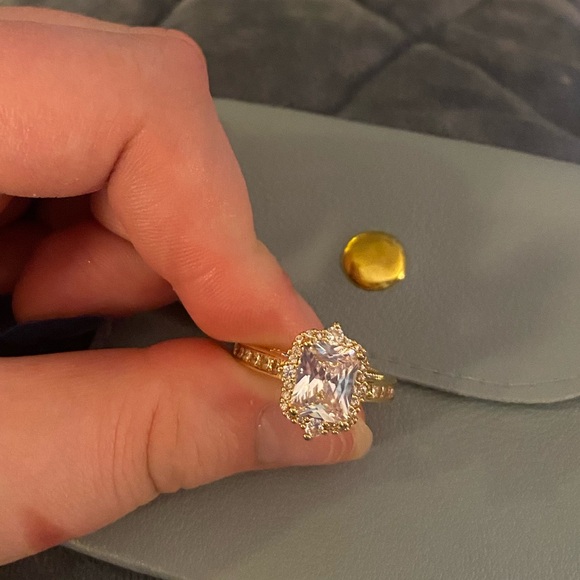 Antique-styled Gold Diamond Ring - Picture 6 of 7